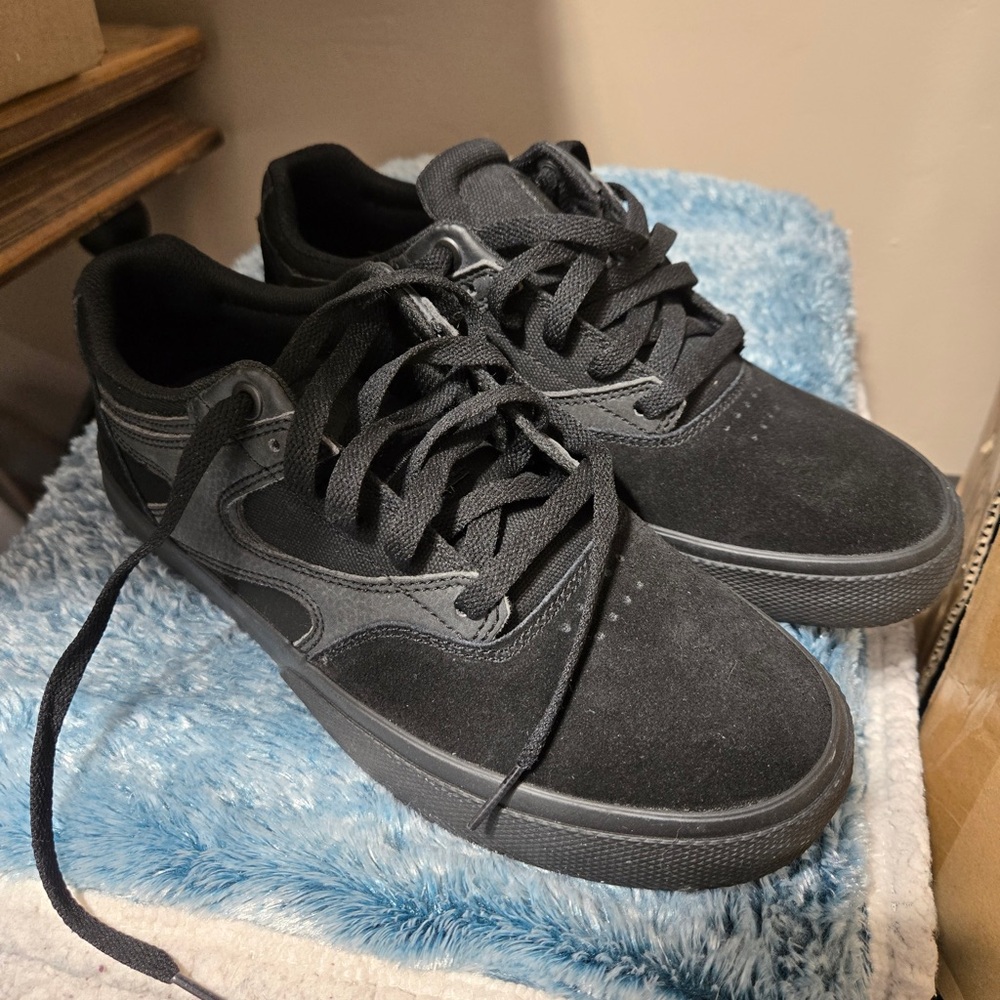 DC Black Athletic Shoes Sleek Minimalist Design